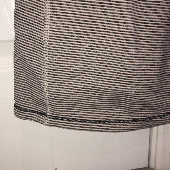 Women’s lululemon tank top - Picture 3 of 8